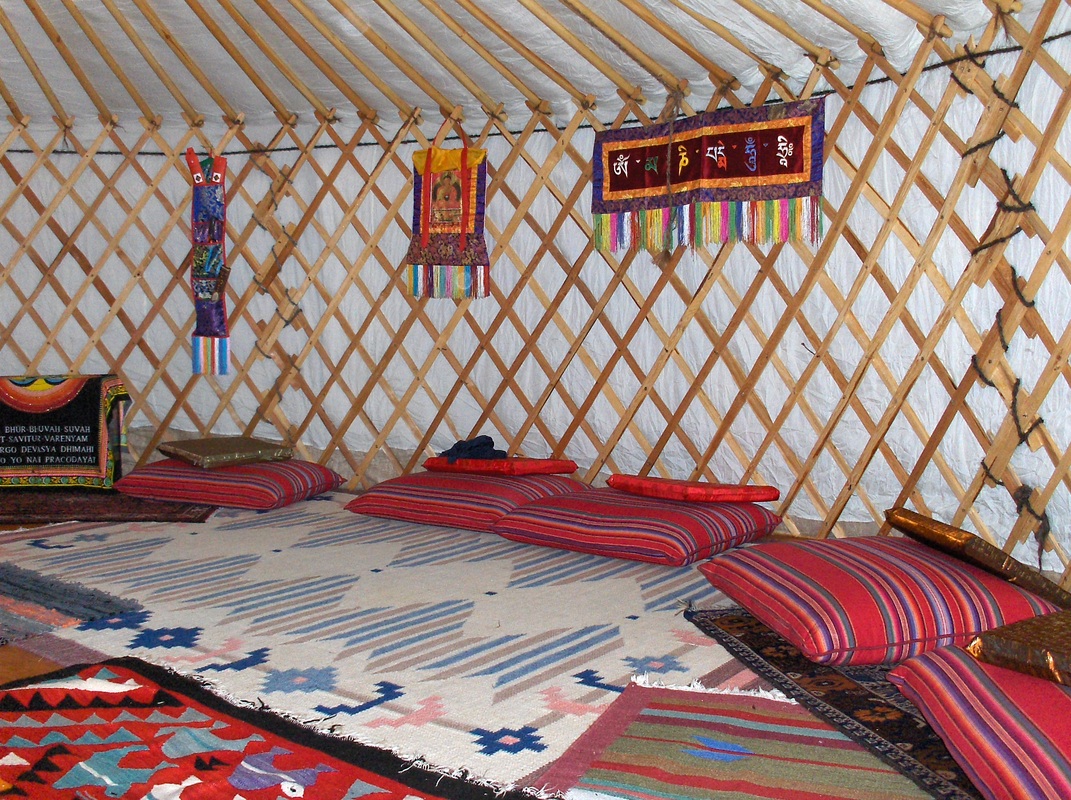 yurta usata come spazio per gruppi e meditazione
